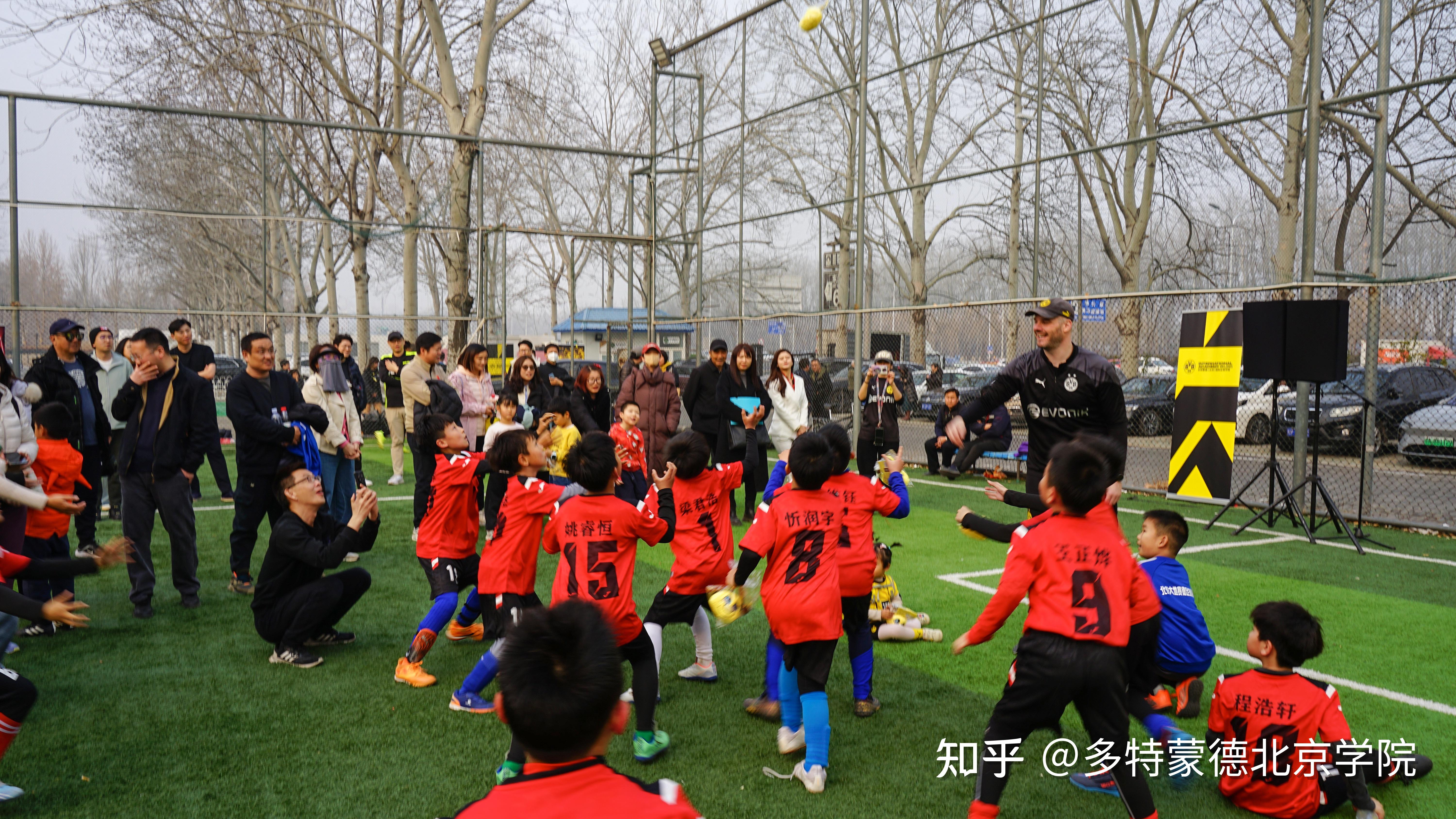 开云网页版-训练课程揭秘：青训营紧跟足球潮流的简单介绍