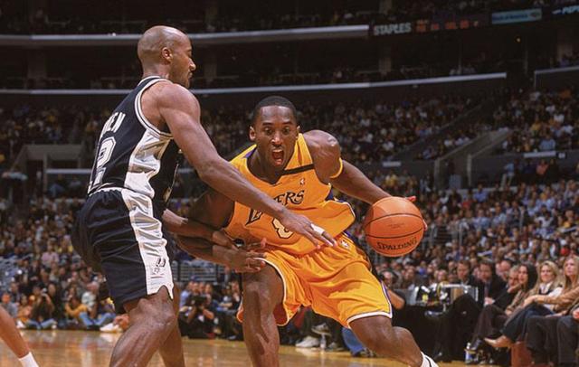 背后故事:球队的艰难转折与逆境成长的简单介绍 背后故事:球队的艰难转折与逆境成长的简单介绍