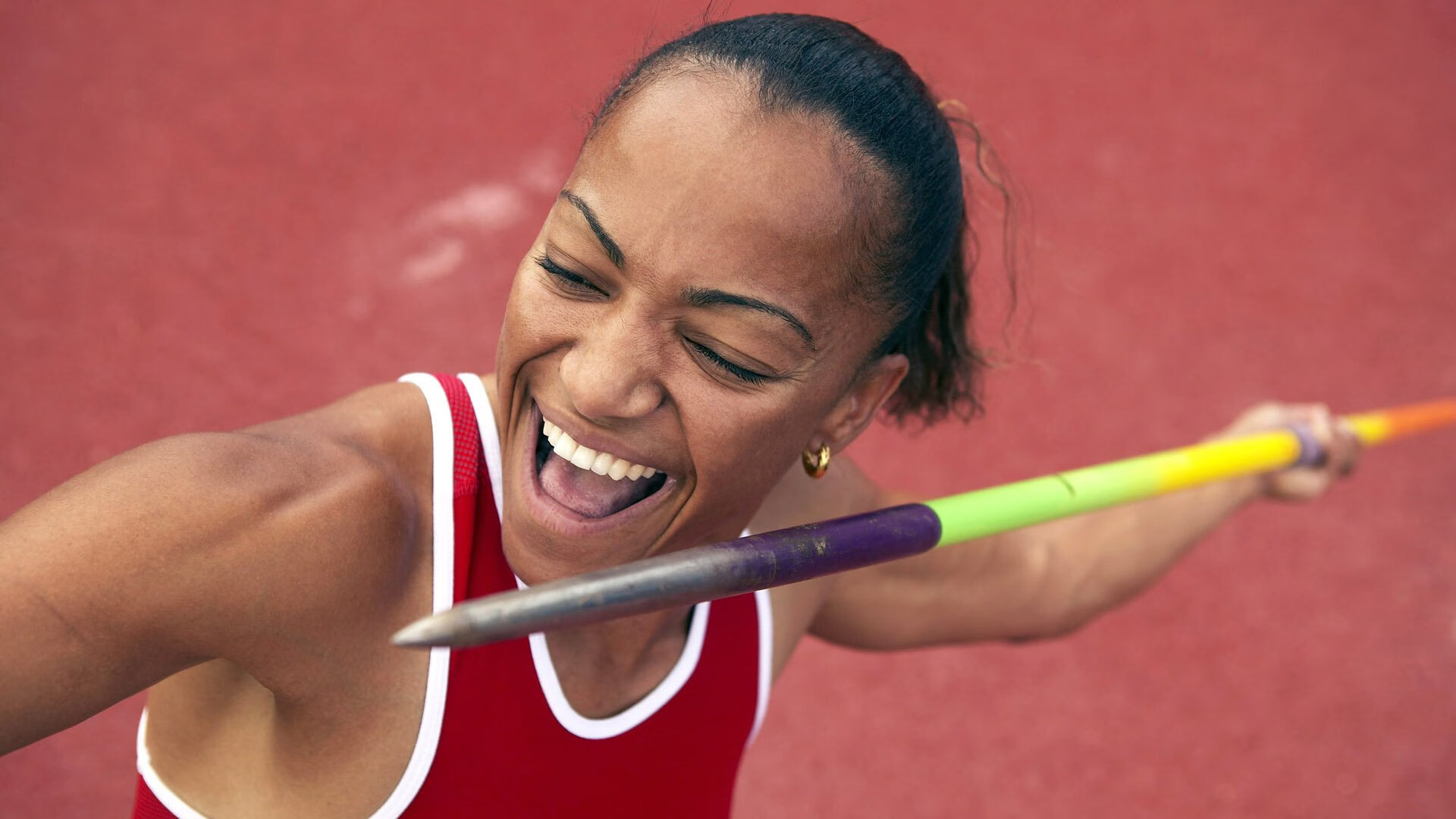 “国内足球青训基地引入虚拟现实技术提升培训效果”,足球职业青训营