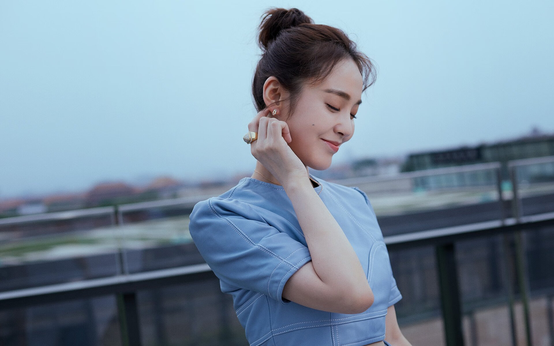 伊朗球员登上冬奥官方封面,改写亚洲足球地位,伊朗想申办冬奥会